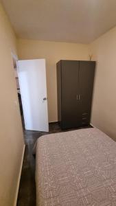 Posteľ alebo postele v izbe v ubytovaní 1 bedroom apartment in La Mata beach