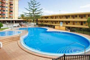Basen w obiekcie Studio in Torres del Sol Griffin near the beach lub w pobliżu
