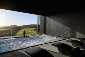 Bazén v ubytování Minthis Resort nebo v jeho okolí