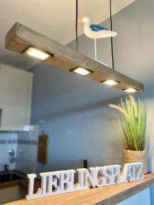 a wooden sign on a counter with a bird on it at Mein Lieblingsplatz (App.21) in Sankt Peter-Ording