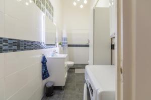 Kúpeľňa v ubytovaní Downtown GEM AirCond close to Heroes' square + 32 fotografií