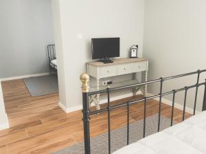a bedroom with a bed and a television on a wall at Quinta Costa da Estrela in Gouveia