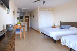 Posteľ alebo postele v izbe v ubytovaní Deauville Miami platja