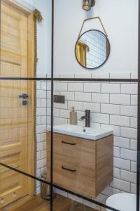 a bathroom with a sink and a mirror at Anielski Zakątek in Kolonia Rybacka