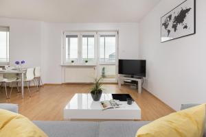 Televízia a/alebo spoločenská miestnosť v ubytovaní Warsaw Ursynów Modern Apartment by Noclegi Renters