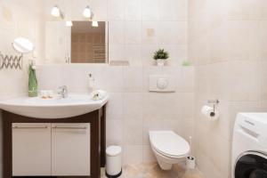 Kúpeľňa v ubytovaní Warsaw Ursynów Modern Apartment by Noclegi Renters