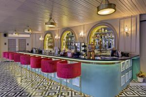 Swaroop Vilas - Lake Facing Boutique Hotel酒廊或酒吧区