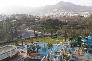 Bazén v ubytovaní Benal Beach 907 alebo v jeho blízkosti