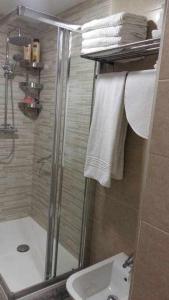 Koupelna v ubytování Benal Beach 907