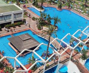Bazén v ubytovaní Benal Beach 907 alebo v jeho blízkosti