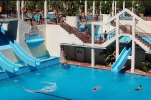 Bazén v ubytovaní Benal Beach 907 alebo v jeho blízkosti