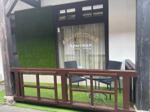 a restaurant with two chairs and a table in a window at Aranyudvar Apartman in Eger