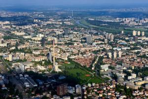 Ein allgemeiner Blick auf Zagreb oder ein Stadtblick von des Hotels aus