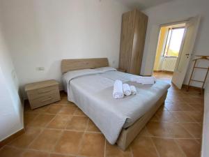 a bedroom with a bed with two towels on it at La Meridiana in Colico