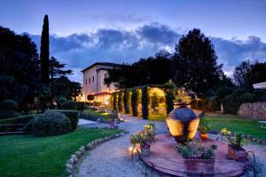 Vonkajšia záhrada v ubytovaní Villa Sabolini