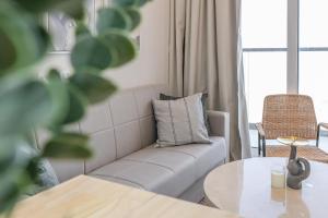 Posezení v ubytování City View I 1 Bedroom Apartment I Golf Vita, Damac Hills