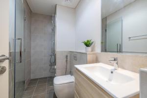 Koupelna v ubytování City View I 1 Bedroom Apartment I Golf Vita, Damac Hills