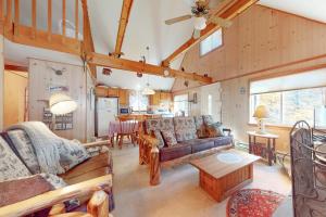 a living room with a couch and a table at Arrowhead Lake Leisure in Pocono Lake