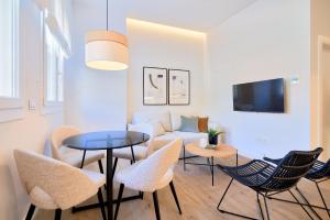 Televízia a/alebo spoločenská miestnosť v ubytovaní Lofts Parque de Huelin