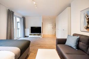 Televízia a/alebo spoločenská miestnosť v ubytovaní Develia Mała Praga Charming Studio