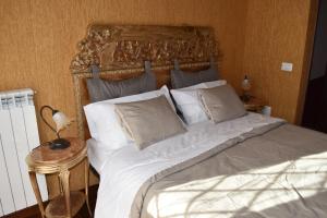 a bedroom with a large bed with white sheets and pillows at La casa di Tizio, Caio e Sempronio in Rome