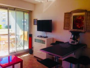 Foto de la galeria de T2 vue mer, plage a 50m, avec garage privé. a Canet-en-Roussillon