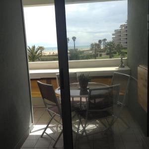 Fotografia z galérie ubytovania T2 vue mer, plage a 50m, avec garage privé. v destinácii Canet-en-Roussillon