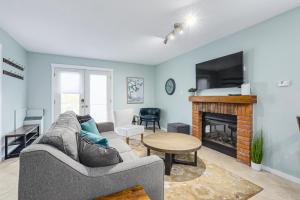 a living room with a couch and a fireplace at The Alpine - Central Collingwood Condo in Collingwood