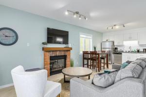 a living room with a couch and a fireplace at The Alpine - Central Collingwood Condo in Collingwood