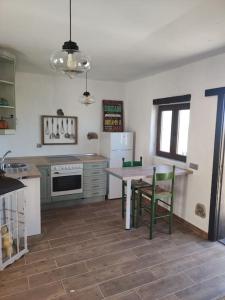 a kitchen with a counter and a table and chairs at La Hacienda de Tefia in Tefía