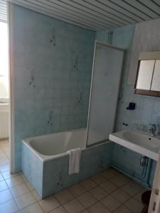 Koupelna v ubytování Hôtel des Cymaises