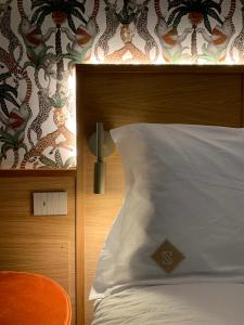 A bed or beds in a room at Smallis Apartment