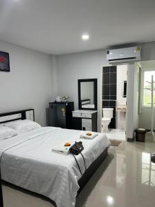 Ένα ή περισσότερα κρεβάτια σε δωμάτιο στο Thana Apartment