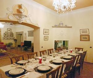 Reštaurácia alebo iné gastronomické zariadenie v ubytovaní Villa Le Panche