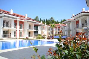 a view of a large apartment complex with a swimming pool at Körfez Garden Apartments in Fethiye