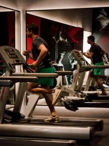 Fitness centrum a/nebo fitness zařízení v ubytování Avani Plus Khao Lak Resort