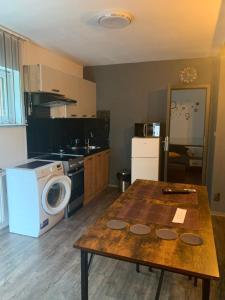 Kuchyň nebo kuchyňský kout v ubytování Apartmány City 2