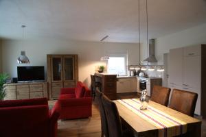 a kitchen and living room with a table and chairs at Feriendomizil Steffen in Sankt Wendel