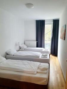 Postel nebo postele na pokoji v ubytování Apartament with terrace in Mitte Berlin 2011