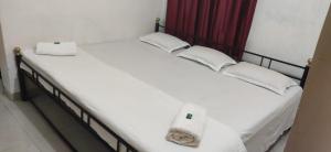 A bed or beds in a room at Amit niwas