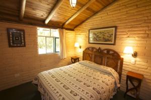 Postel nebo postele na pokoji v ubytování Las Palmeras Inn
