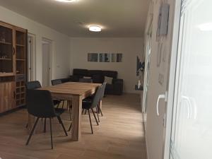 Zdjęcie z galerii obiektu Casa cerca de la playa con patio y garaje privado w mieście Puerto de Sagunto