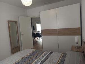 Zdjęcie z galerii obiektu Casa cerca de la playa con patio y garaje privado w mieście Puerto de Sagunto