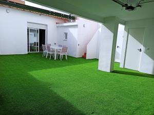 Zdjęcie z galerii obiektu Casa cerca de la playa con patio y garaje privado w mieście Puerto de Sagunto