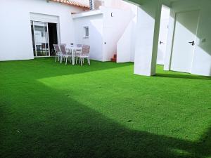 Ogród w obiekcie Casa cerca de la playa con patio y garaje privado