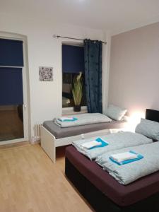Un pat sau paturi într-o cameră la Stadtnah an der Förde 75 1
