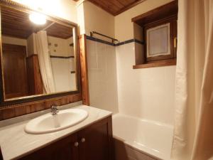 a bathroom with a sink and a mirror and a tub at Baqueira Pleta de Neu in Naut Aran