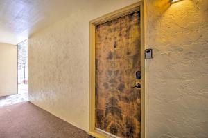 Foto dalla galleria di Charming Vail Condo with Patio and Mountain Views a Vail