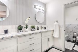 Ένα μπάνιο στο 4 Mi to Dtwn Reno Sleek Family Retreat! +26 φωτογραφίες