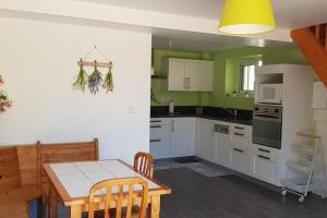 Kuchyňa alebo kuchynka v ubytovaní Maison La Plage proche Giverny